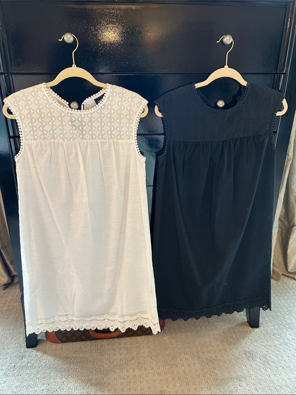 Two Who What Wear Lace Trim Sleeveless Shift Dresses XS White and Black